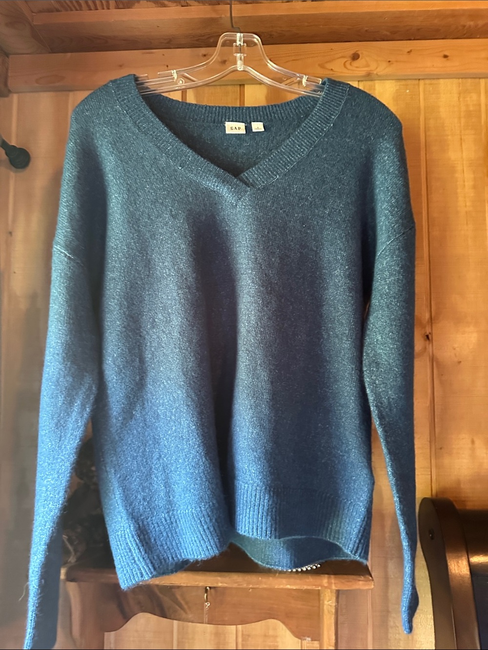 GAP women’s V-Neck Sweater in Teal 8261.5cv